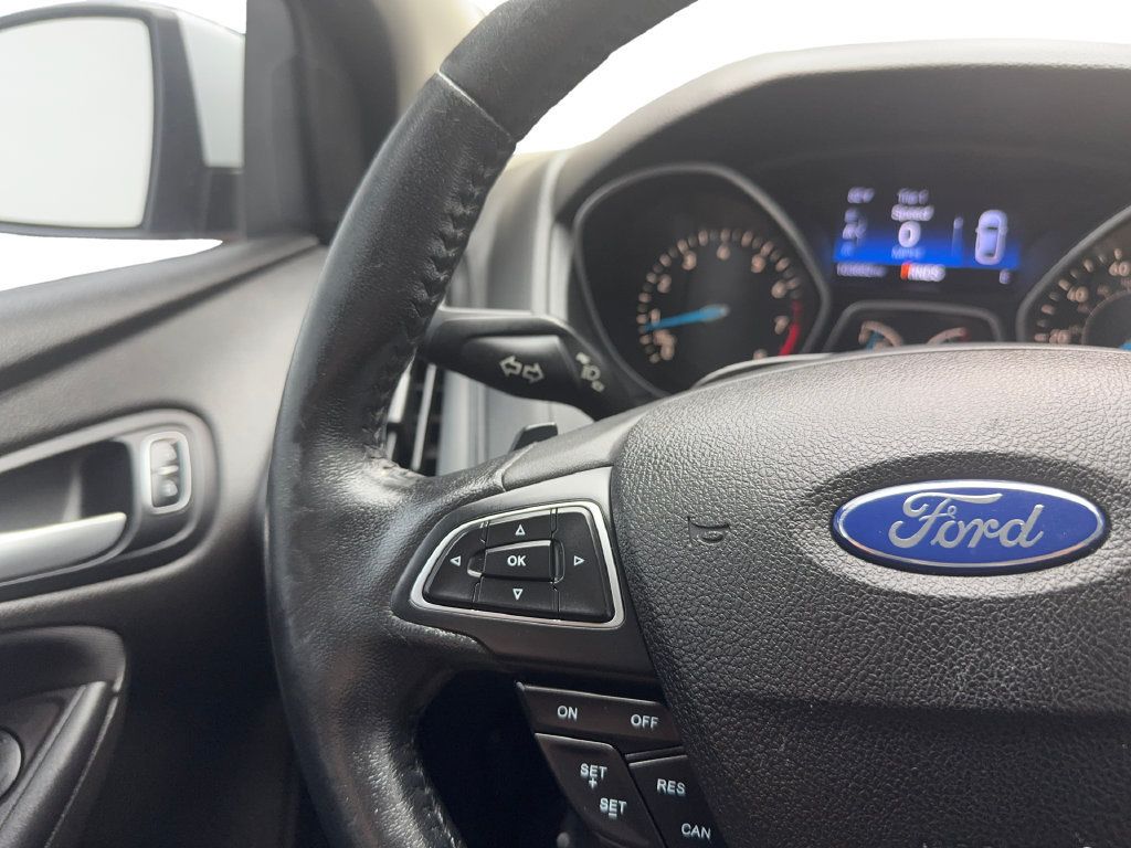 Used 2016 Ford Focus SE w/ SE Sport Package FWD image 38