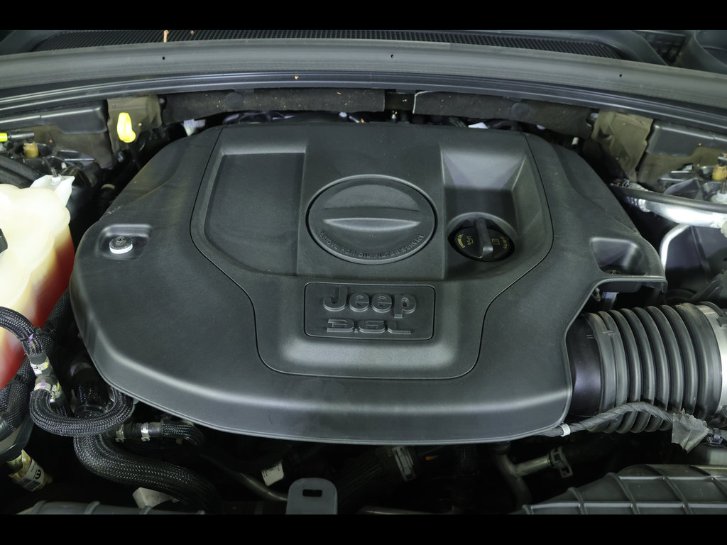 Used 2022 Jeep Grand Cherokee Overland AWD/4WD image 24