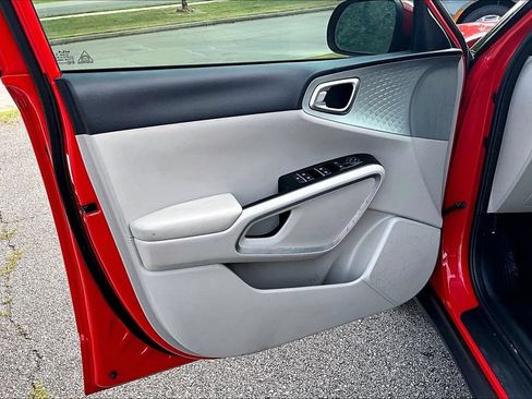 Used 2022 Kia Soul LX FWD image 23