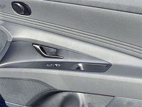 Certified 2025 Hyundai Elantra Sport image 24