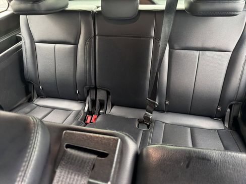 Used 2019 Ford Expedition XLT w/ Equipment Group 202A AWD/4WD image 11