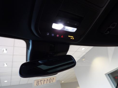 Used 2025 Buick Enclave Preferred w/ Power Package image 16