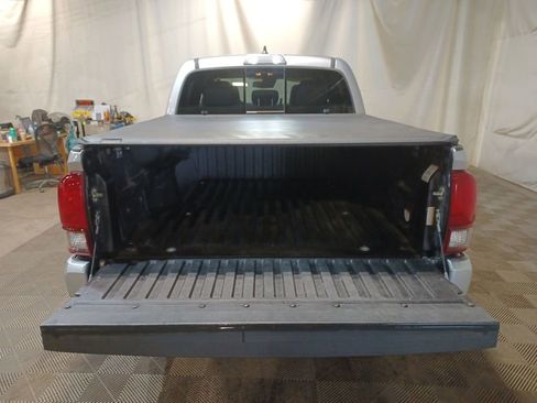 Used 2018 Toyota Tacoma TRD Sport image 20