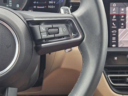 Certified 2025 Porsche Macan image 27