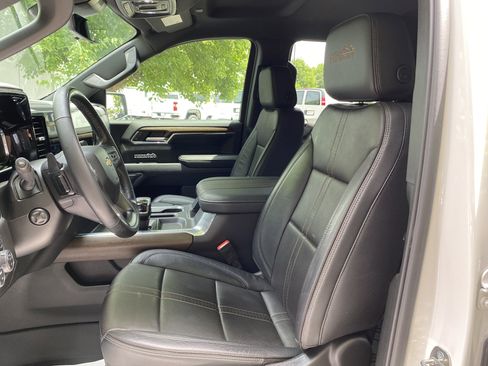 Used 2024 Chevrolet Silverado 1500 High Country w/ Technology Package AWD/4WD image 17