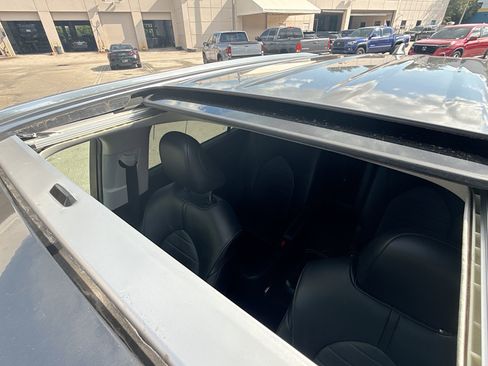 Used 2020 Toyota Highlander XLE image 16