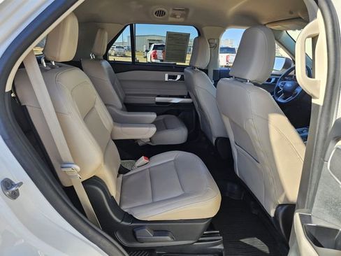 Used 2023 Ford Explorer XLT w/ Equipment Group 202A image 27