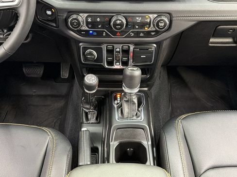 Used 2024 Jeep Wrangler Unlimited Sahara w/ Technology Group AWD/4WD image 31