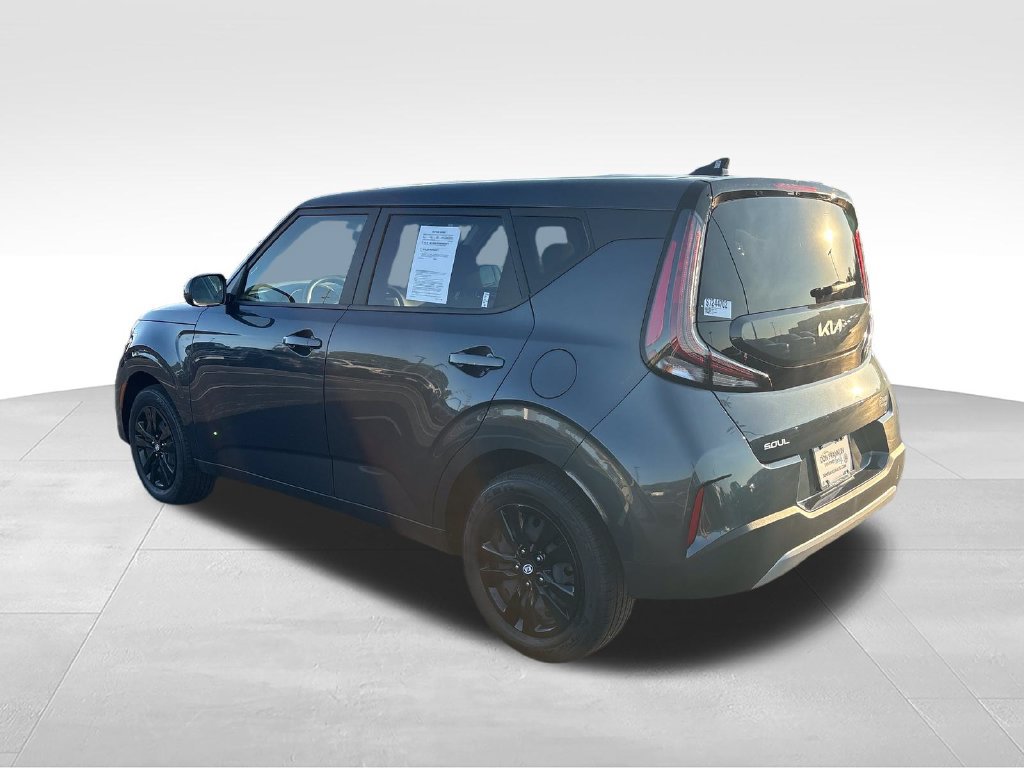 Used 2025 Kia Soul LX FWD image 4