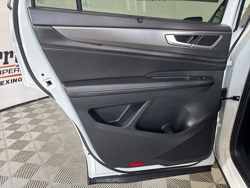 Used 2025 Volkswagen Atlas Cross Sport SE image 20