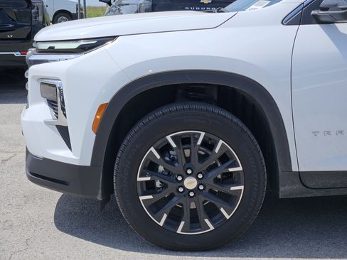 New 2026 Chevrolet Traverse LT w/ Sun and Wheel Package FWD image 6