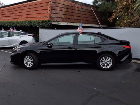 Certified 2025 Toyota Camry LE image 3