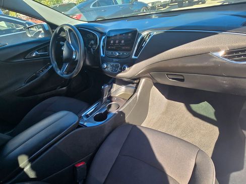 Used 2020 Chevrolet Malibu LT FWD image 17