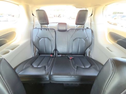 Certified 2023 Chrysler Pacifica Touring-L FWD image 20
