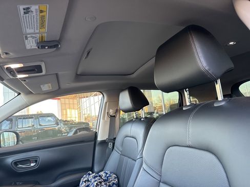 Used 2025 Honda HR-V EX-L image 10