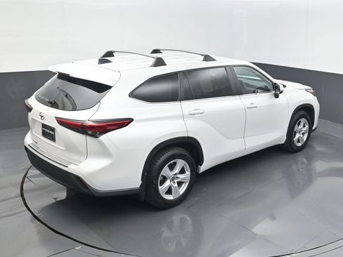 Used 2023 Toyota Highlander L FWD image 12