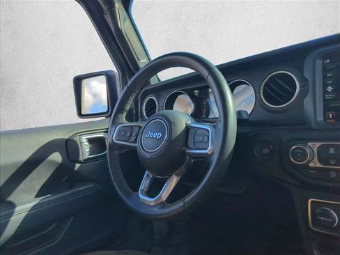 Used 2022 Jeep Wrangler Unlimited Sahara image 22