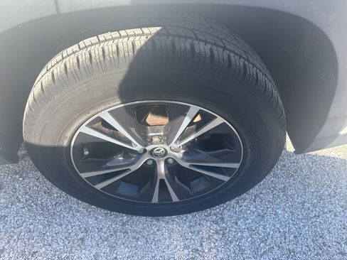 Used 2018 Toyota Highlander LE image 3