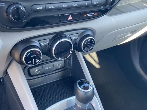 Used 2025 Hyundai Venue SEL FWD image 38