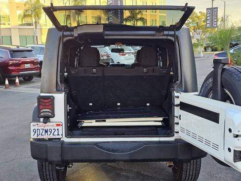 Used 2018 Jeep Wrangler Unlimited Sport S image 7