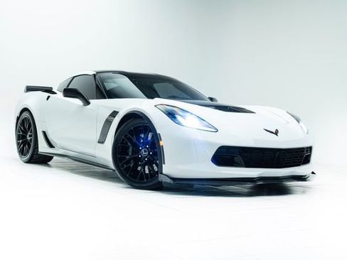 Used 2015 Chevrolet Corvette Z06 w/ 3LZ Preferred Equipment Group image 5