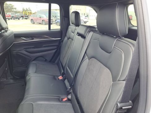 New 2026 Jeep Grand Cherokee Altitude AWD/4WD image 18