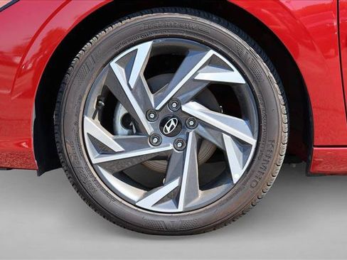 Used 2024 Hyundai Elantra Limited FWD image 9