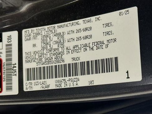 Used 2025 Toyota Tundra Platinum w/ TRD Off-Road Package AWD/4WD image 32