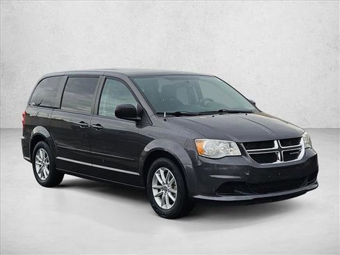 Used 2017 Dodge Grand Caravan SE w/ UConnect Hands-Free Group image 3