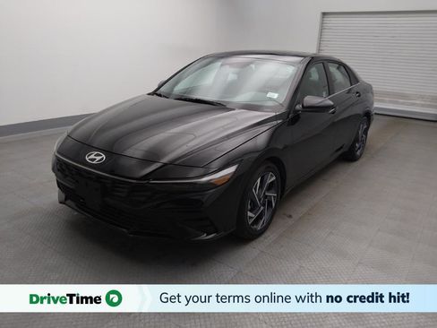 Used 2025 Hyundai Elantra SEL image 1
