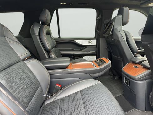 Used 2025 Lincoln Navigator Black Label AWD/4WD image 14