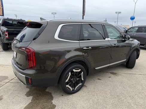 Used 2025 Kia Telluride S FWD image 5