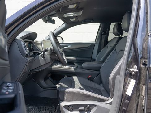 Used 2024 Volkswagen Atlas Cross Sport SE AWD/4WD image 17