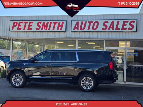 Used 2023 GMC Yukon XL SLT AWD/4WD image 1