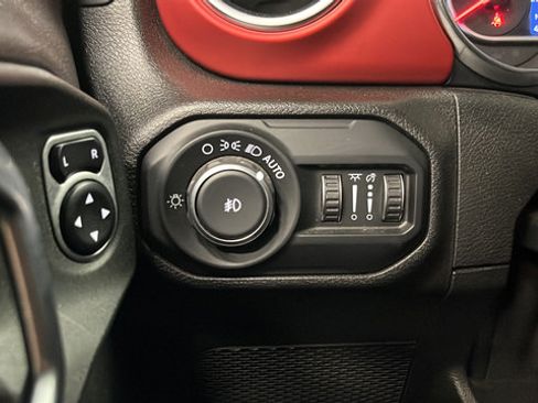 Used 2019 Jeep Wrangler Unlimited Rubicon AWD/4WD image 30