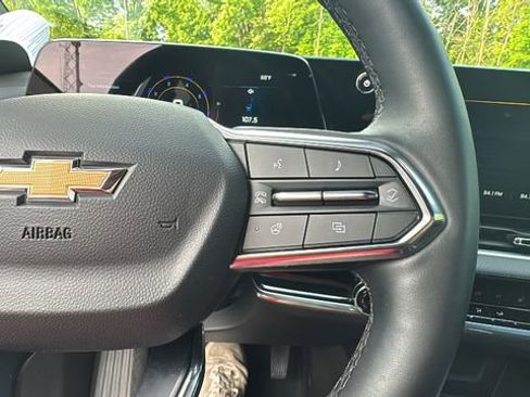 Used 2025 Chevrolet Equinox LT AWD/4WD image 19