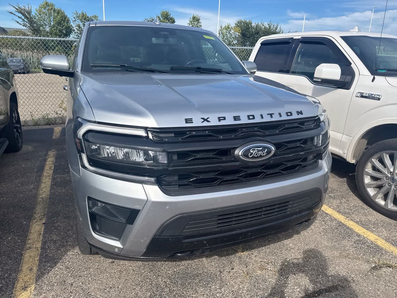 Used 2022 Ford Expedition Limited AWD/4WD image 5