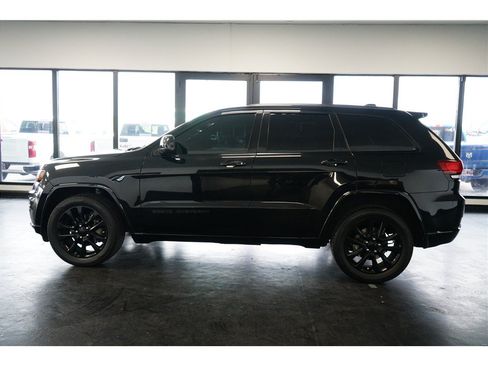 Used 2019 Jeep Grand Cherokee Altitude RWD image 4