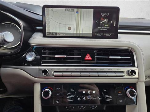 Used 2025 Genesis G70 2.5T image 12