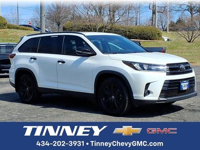 Used 2019 Toyota Highlander SE w/ Nightshade Edition