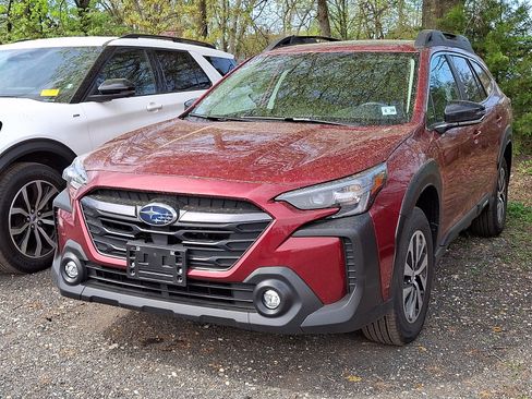 Used 2025 Subaru Outback Premium image 3