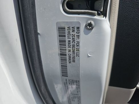 Certified 2022 Chrysler Pacifica Touring-L FWD image 37
