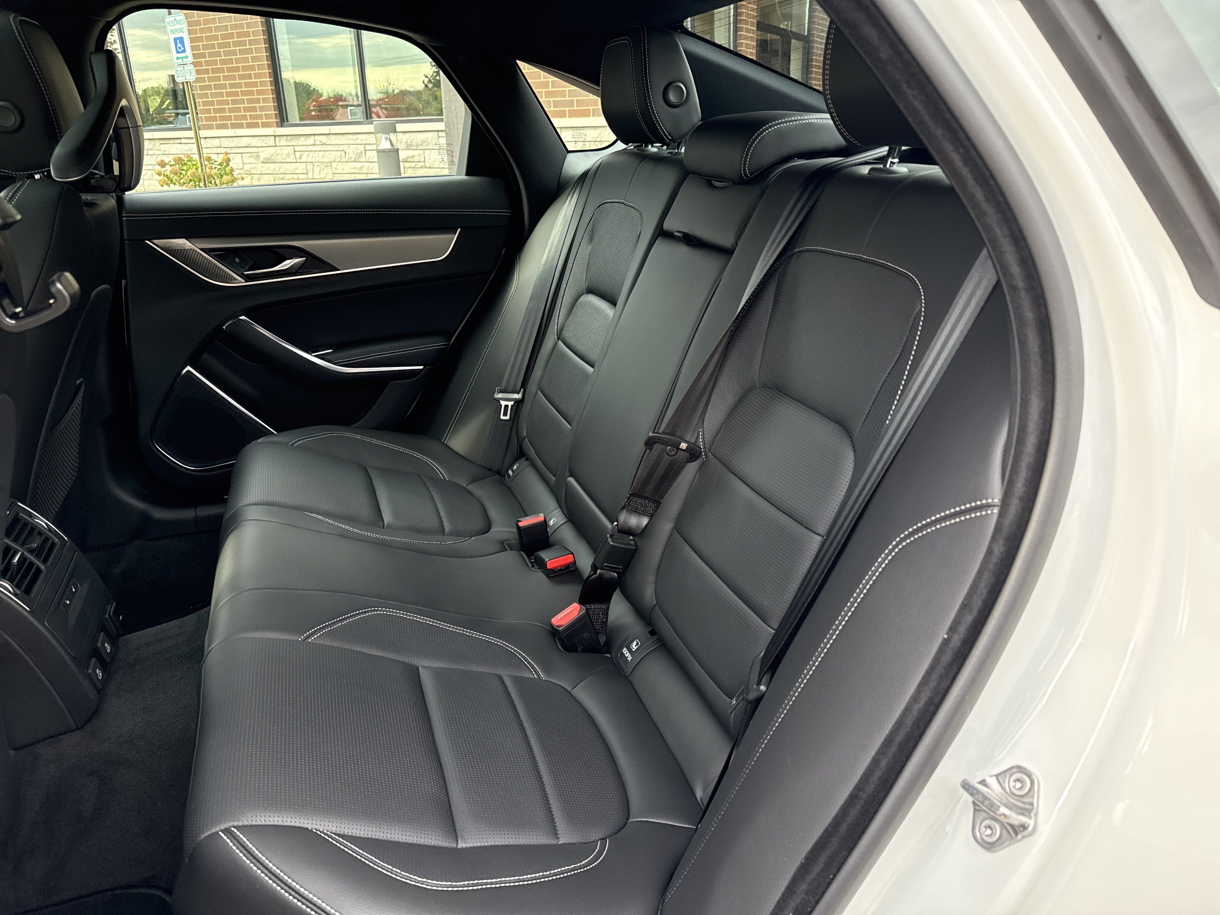 Used 2024 Jaguar XF R-Dynamic SE AWD/4WD image 5
