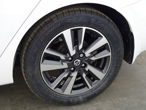 Used 2022 Nissan Versa SV w/ Trunk Package image 36