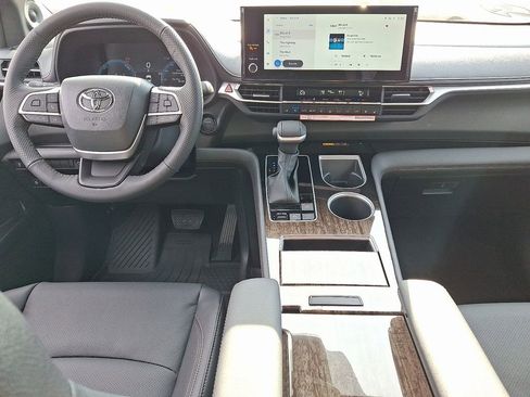 New 2026 Toyota Sienna Limited AWD/4WD image 10