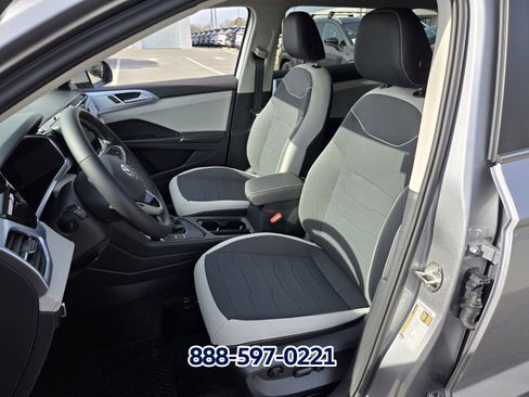 New 2026 Volkswagen Taos SE image 6