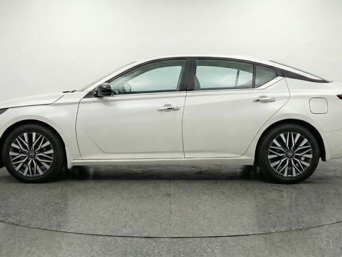 Used 2025 Nissan Altima 2.5 SV image 5