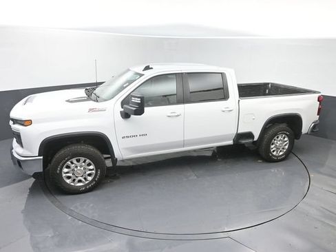 Used 2024 Chevrolet Silverado 2500 LT AWD/4WD image 36