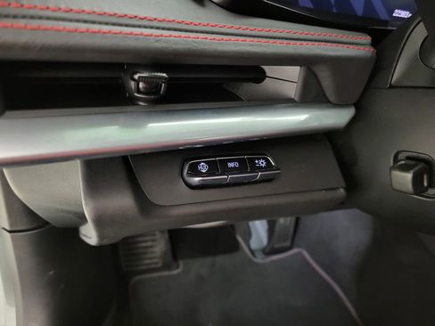 Used 2022 Chevrolet Corvette Stingray Premium Conv w/ Z51 Performance Package RWD image 35