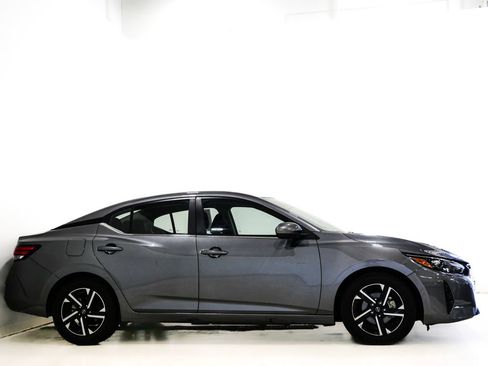 Used 2025 Nissan Sentra SV FWD image 4
